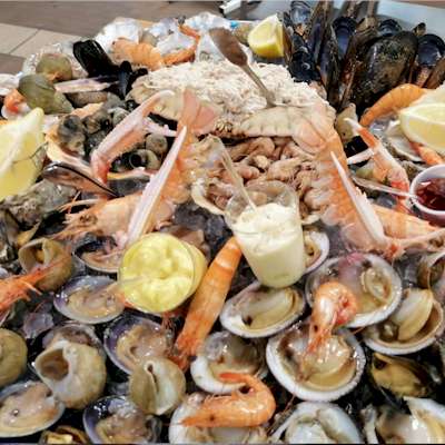 Seafood Platters of Oysters, Shellfishes & Large crab