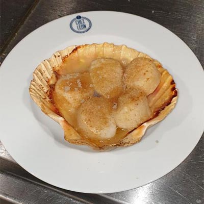 Cooked Scallops toasted with « Beurre Blanc » and Guérande salt